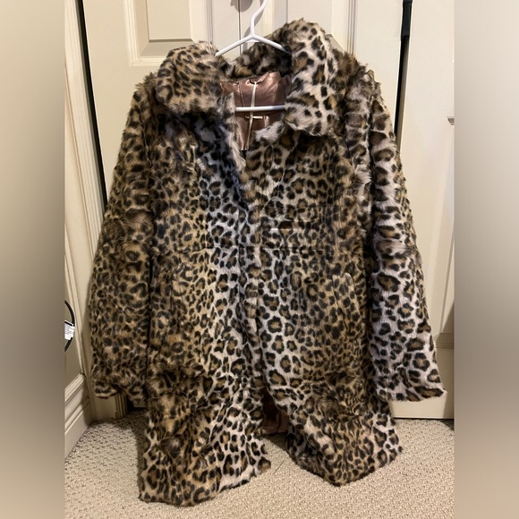 NWT Faux Cheetah Coat - Picture 2 of 4